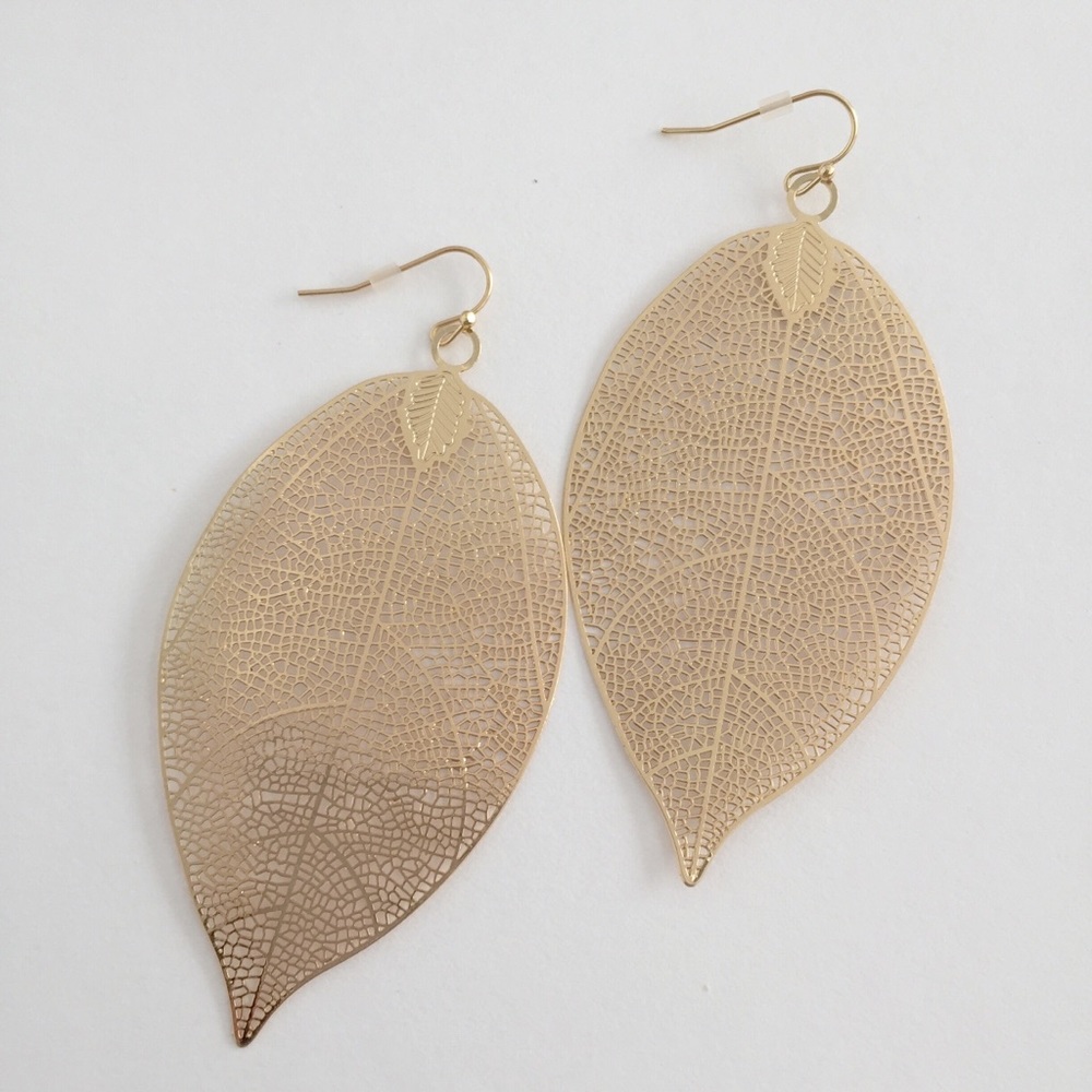 ❗️One Left❗️NWT Gold Leaf Earrings - Picture 1 of 2